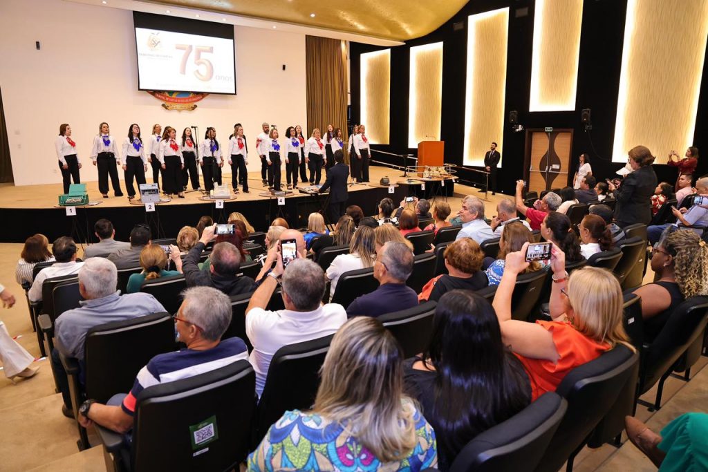 Servidores aposentados do TCE-AM participam de homenagem em celebração aos 75 anos