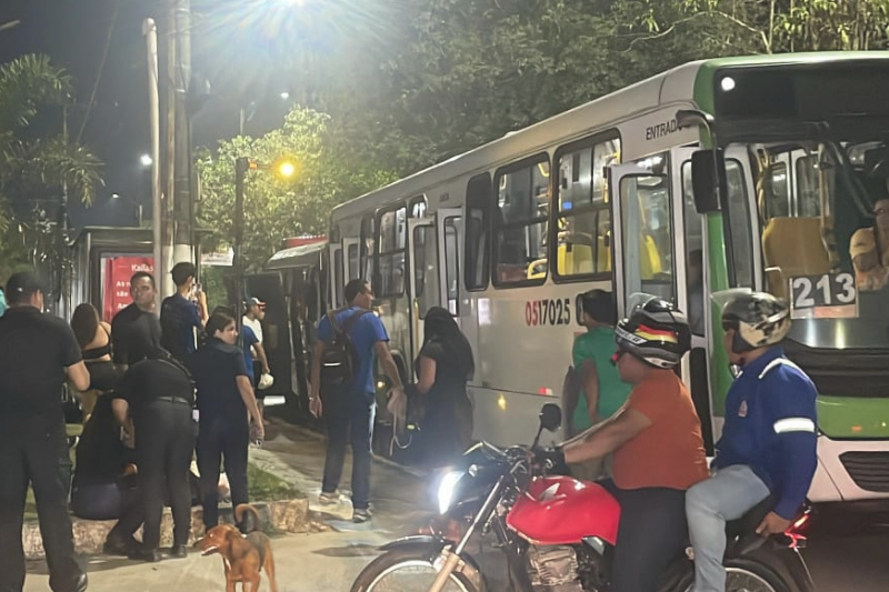 Acidente grave na Rodrigo Otávio deixa 9 pessoas feridas em Manaus