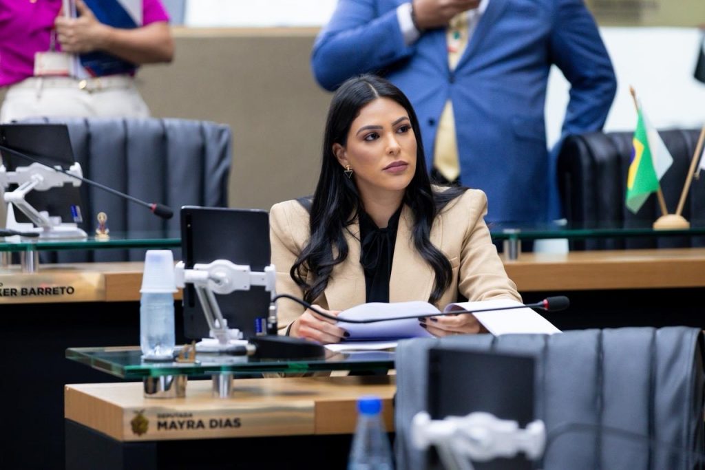 Aleam-aprova-Projeto-de-Lei-de-Mayra-Dias-que-reforca-a-protecao-a-meninas-vitimas-de-violencia