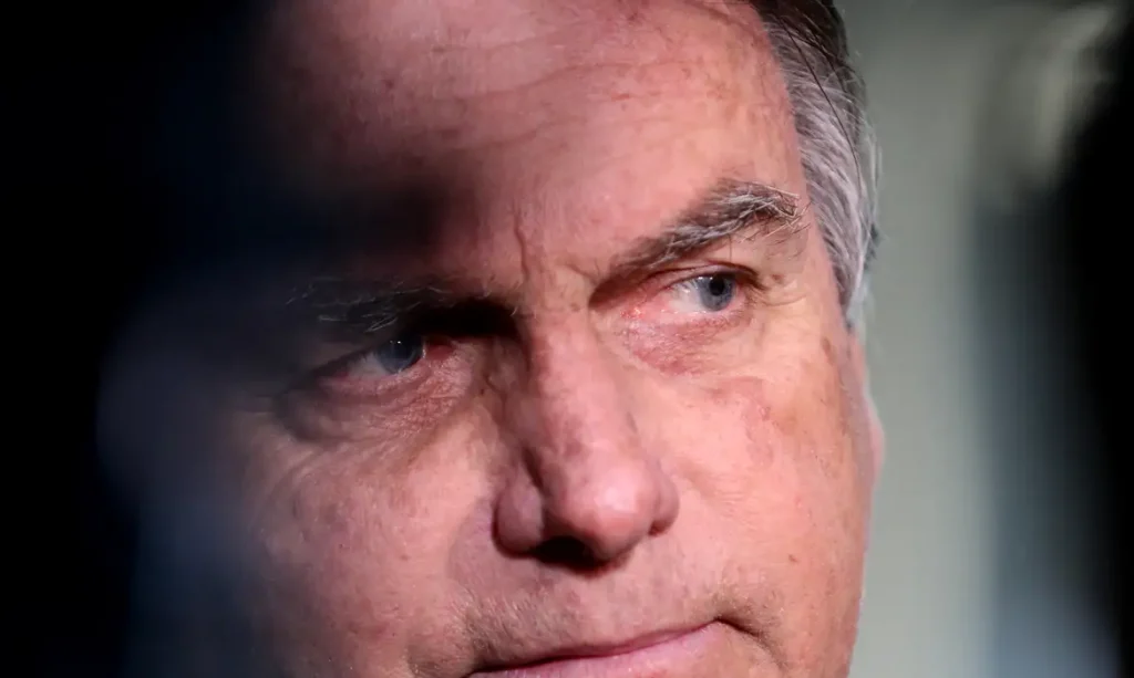 Jair Bolsonaro sendo atendido na Superintendência da Polícia Federal em Brasília