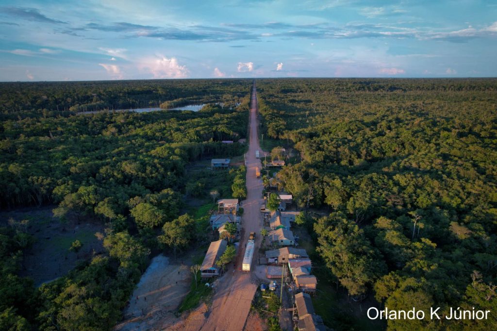 Mapa mostra expansão de ramais clandestinos e desmatamento na região da BR-319