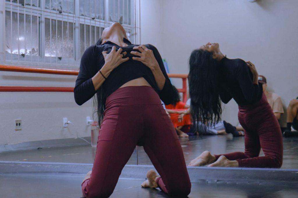 Espetáculo teatral "Aquelas que me Habitam" 