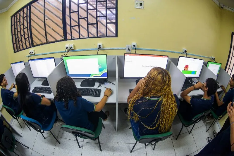 Emenda parlamentar de João Luiz garante novo laboratório de informática em escola pública de Manaus