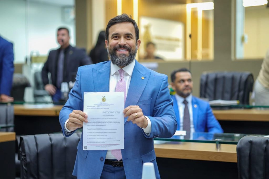 Deputado Dr. George Lins durante sessão na Aleam para aprovação do Programa de Indústria Sustentável da Zona Franca de Manaus