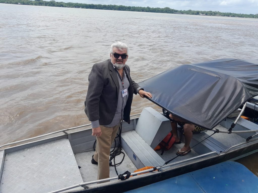 Barco científico da UEA coleta amostras da Bacia Amazônica durante COP 30 Belém"