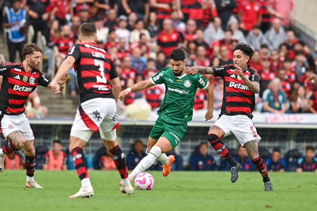 Simulação do supercomputador BetSiE sobre Palmeiras e Flamengo na final da Libertadores