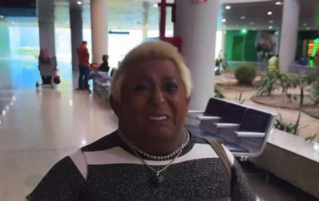 VÍDEO: Emocionada, Patixa Teló chega a Manaus e desaba ao falar da mãe Patixa Teló chorando ao chegar a Manaus após problemas em conexão aérea
