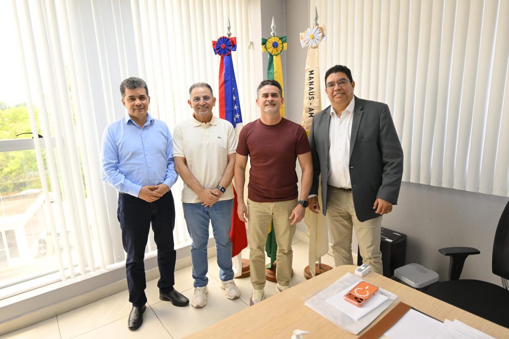 CGM Manaus anuncia concurso com 35 vagas para nível superior e médio Prefeito-David-Almeida-anuncia-novo-concurso-da-CGM