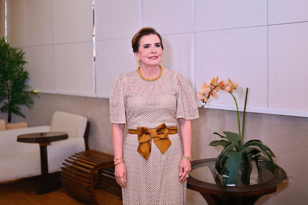 Yara Lins será reconduzida à presidência do TCE-AM para terceiro mandato Yara Lins durante solenidade de recondução à presidência do TCE-AM