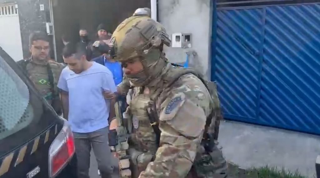 Advogados presos em operação levavam recados entre líderes do CV Polícia Federal prende advogados suspeitos de levar recados entre líderes do Comando Vermelho