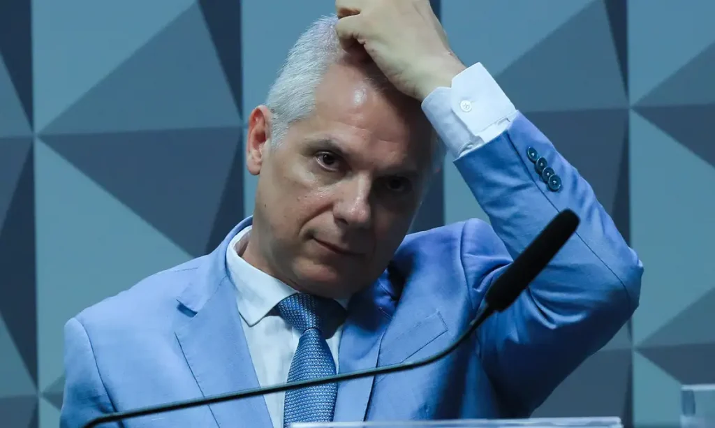 Ex-presidente do INSS é preso por envolvimento em esquema de descontos ilegais em aposentadorias Alessandro Stefanutto, ex-presidente do INSS