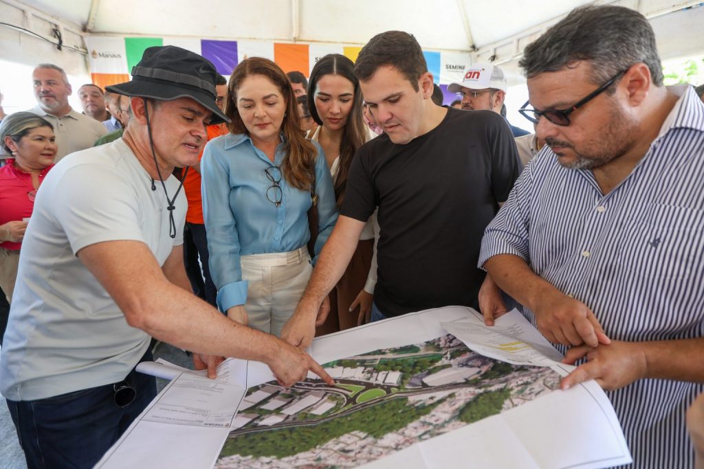 Prefeito de Manaus verifica planta técnica do Complexo Passarão