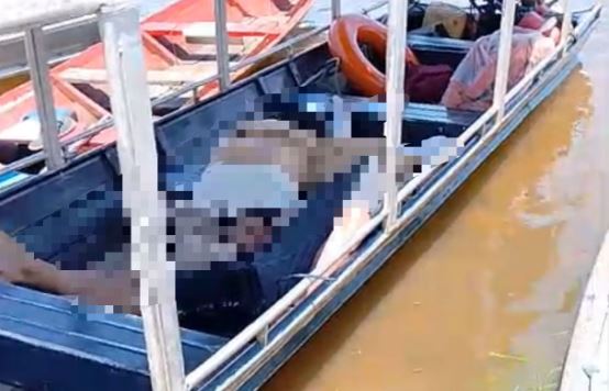 Saiba quem é o casal assassinado dentro de lancha em Tefé Lancha onde casal foi assassinado em Tefé, Amazonas, com presença da polícia no local