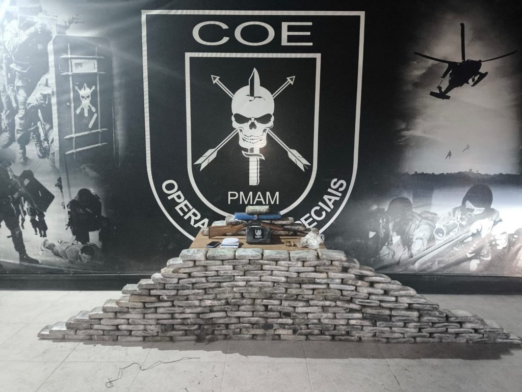 Policiais militares da COE apreendem 210 kg de drogas no Rio Negro, em Manaus