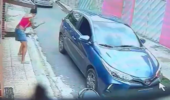 VÍDEO: Ex-marido é preso após apontar arma para influenciadora em Manaus Polícia prende homem que apontou arma para influenciadora Miaumiau em Manaus