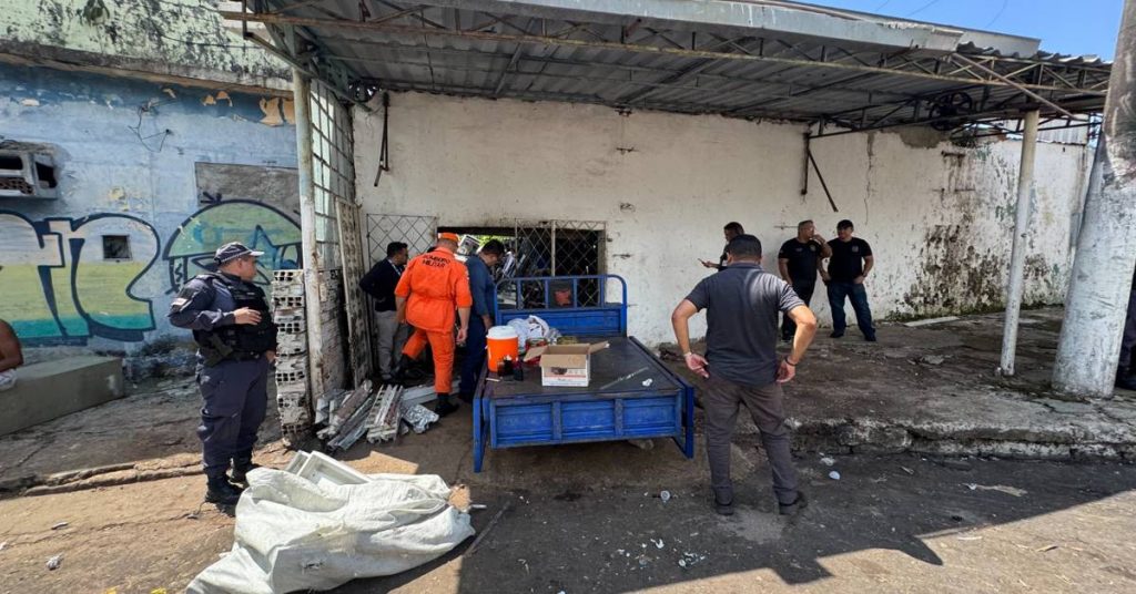 Sucatarias autuadas em Manaus pelo CIF (Foto: Fábio Alves)