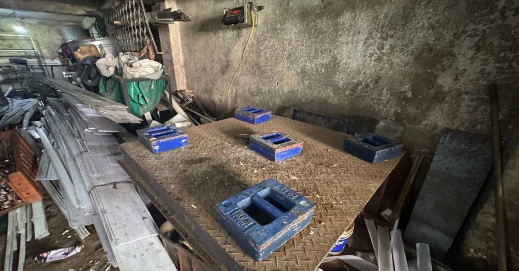 Sucatarias autuadas em Manaus pelo CIF (Foto: Fábio Alves)