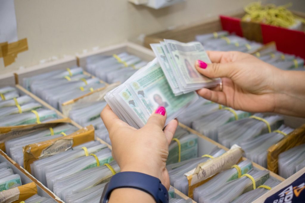 Detran-AM suspende serviços de CNH para adequação de novo modelo federal Atendimento suspenso no Detran-AM para adequação ao novo modelo da CNH