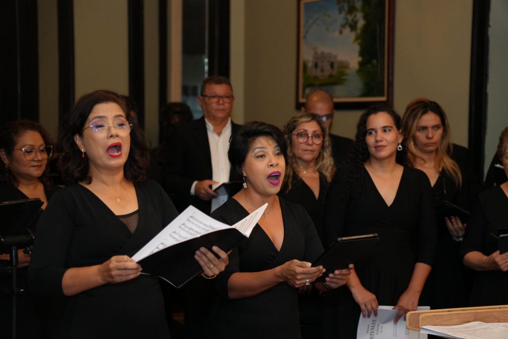 Teatro Amazonas recebe concerto de Natal 2025 com Coral do AM e Orquestra Sinfônica do Amazonas