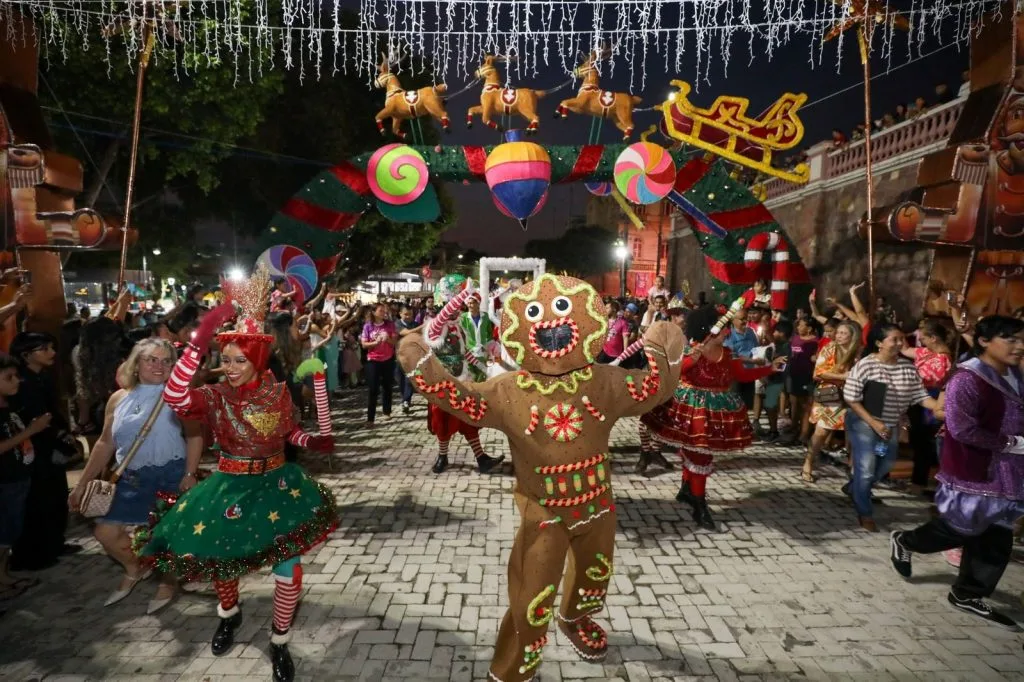 Largo de São Sebastião decorado para o projeto Mundo Encantado do Natal.(Foto: Divulgação)