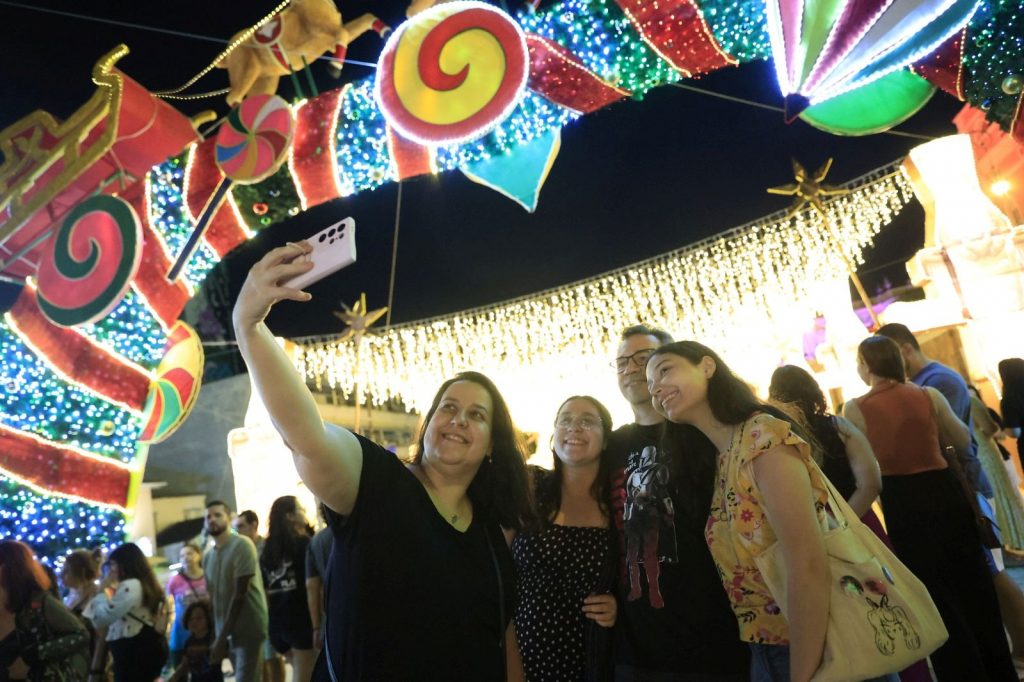 Largo de São Sebastião decorado para o projeto Mundo Encantado do Natal.(Foto: Divulgação)