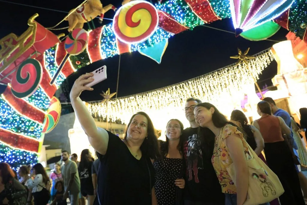 Largo de São Sebastião decorado para o projeto Mundo Encantado do Natal.(Foto: Divulgação)