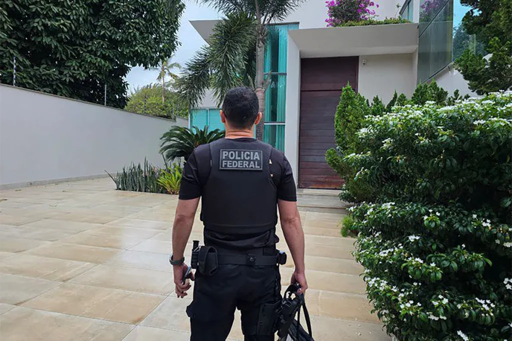 Operação Sem Desconto faz apreensões em casa do filho do Careca dio INSS