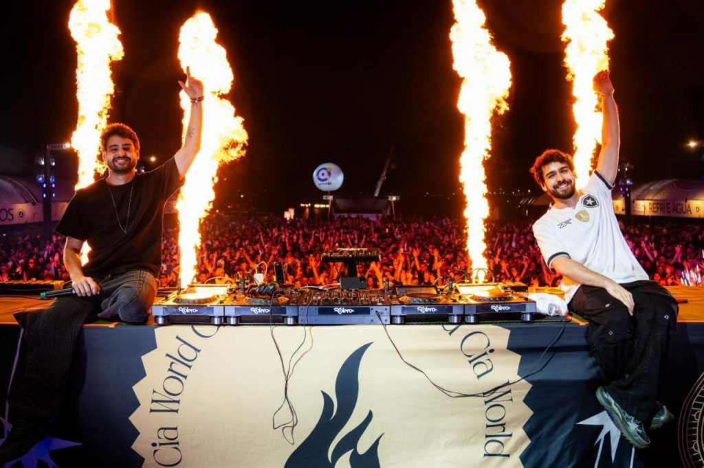 Formado-pelos-irmaos-Luiz-Guilherme-e-Pedro-Henrique-Cardoso-o-Cat-Dealers-se-consolidou-como-um-dos-principais-nomes-do-progressive-house-nacional.