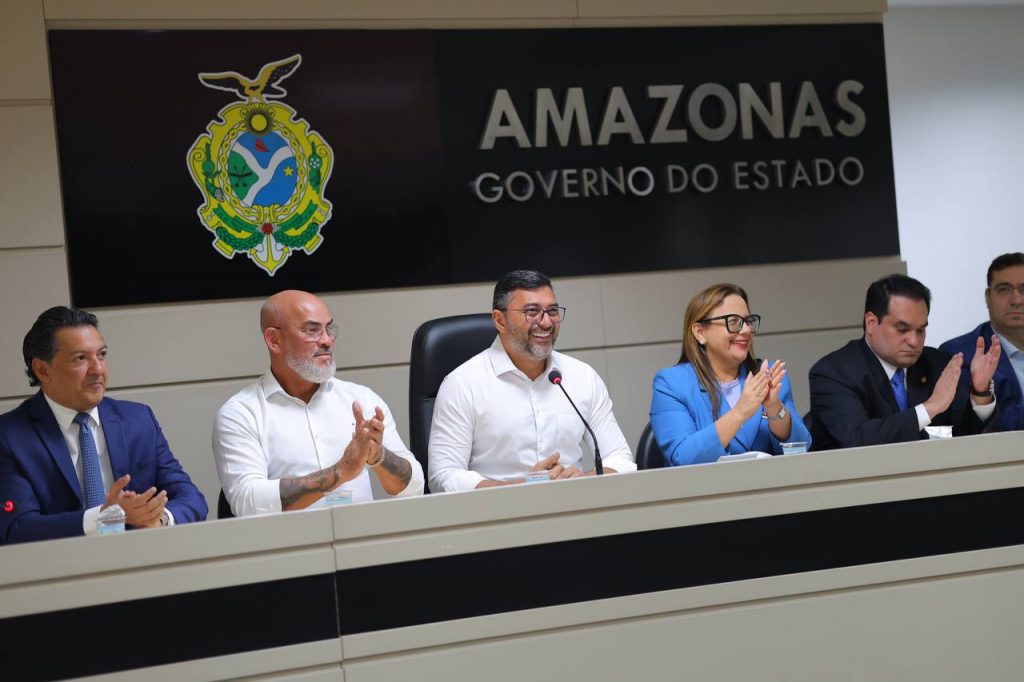 Impacto econômico do Fundeb injeta R$ 1,4 bilhão no AM Governador-Wilson-Lima-anuncia-pagamento-do-Fundeb-para-32-mil-servidores-da-rede-estadual-de-Educacao