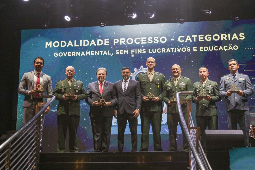 Governador-Wilson-Lima-entrega-premios-para-categoria-governamental-sem-fins-lucrativos-e-educacao_