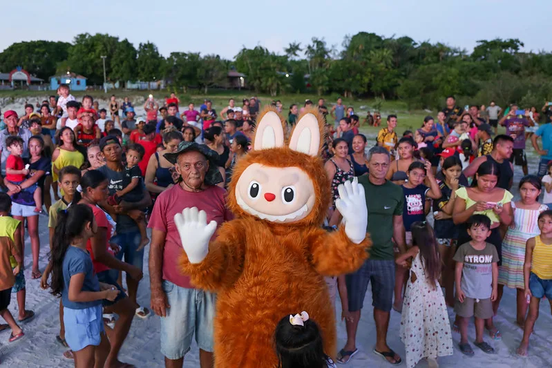 Embarcação do Natal das águas da Prefeitura de Manaus chega à comunidades da Zona Rural (Foto: Divulgação)