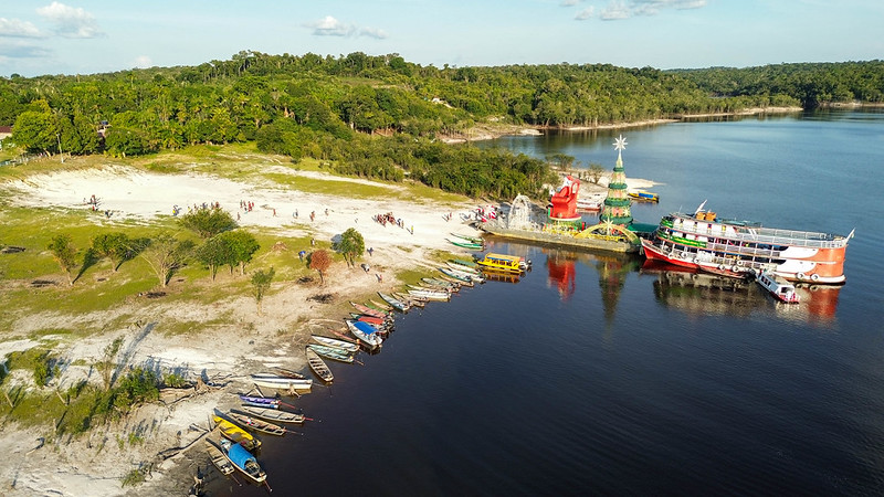 Embarcação do Natal das águas da Prefeitura de Manaus chega à comunidades da Zona Rural (Foto: Divulgação)