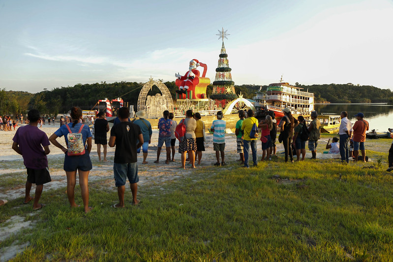 Embarcação do Natal das águas da Prefeitura de Manaus chega à comunidades da Zona Rural (Foto: Divulgação)