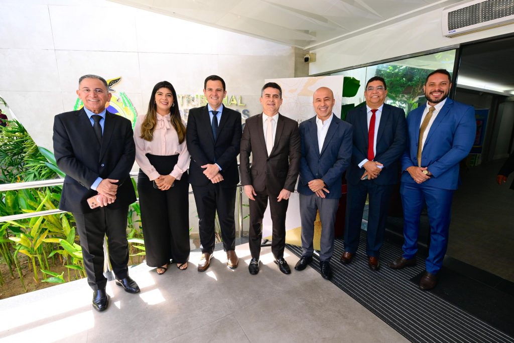 
Prefeito-de-Manaus-David-Almeida-e-secretarios-na-posse-do-corpo-diretivo-do-TCE-AM