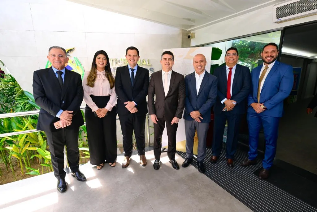 
Prefeito-de-Manaus-David-Almeida-e-secretarios-na-posse-do-corpo-diretivo-do-TCE-AM