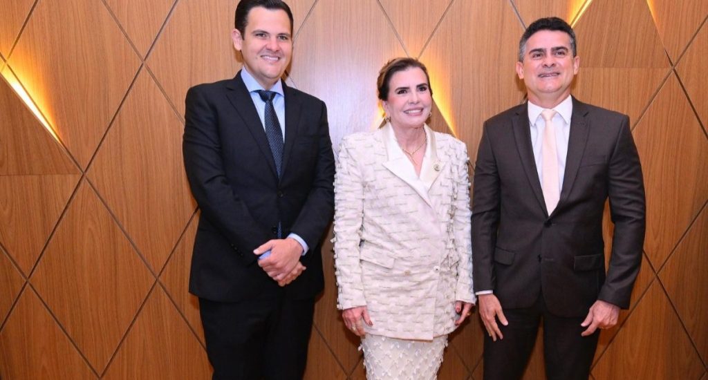 Prefeito de Manaus David Almeida, vice-prefeito Renato Júnior e Presidente do TCE-AM Yara Amazônia Lins na posse do Corpo Diretivo para biênio 2026/2027