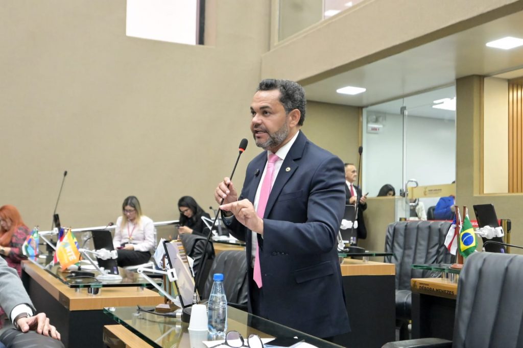 Rozenha-apresenta-Projeto-de-Lei-para-proibir-medicos-generalistas-de-atuarem-como-especialistas-no-Amazonas-Foto-Beatriz-Pereira.