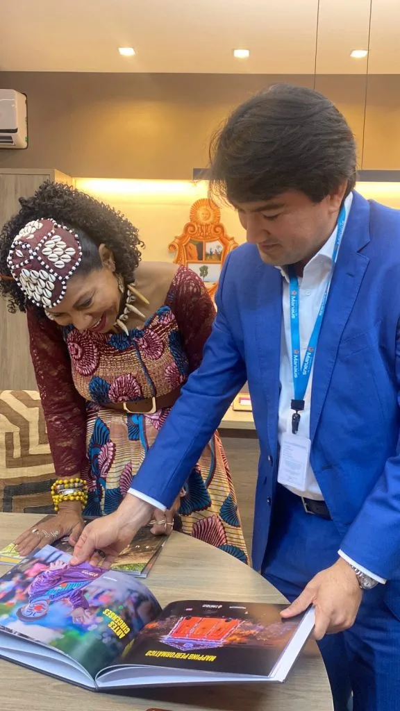 Rainha Diambi da República Democrática do Congo visita Manaus