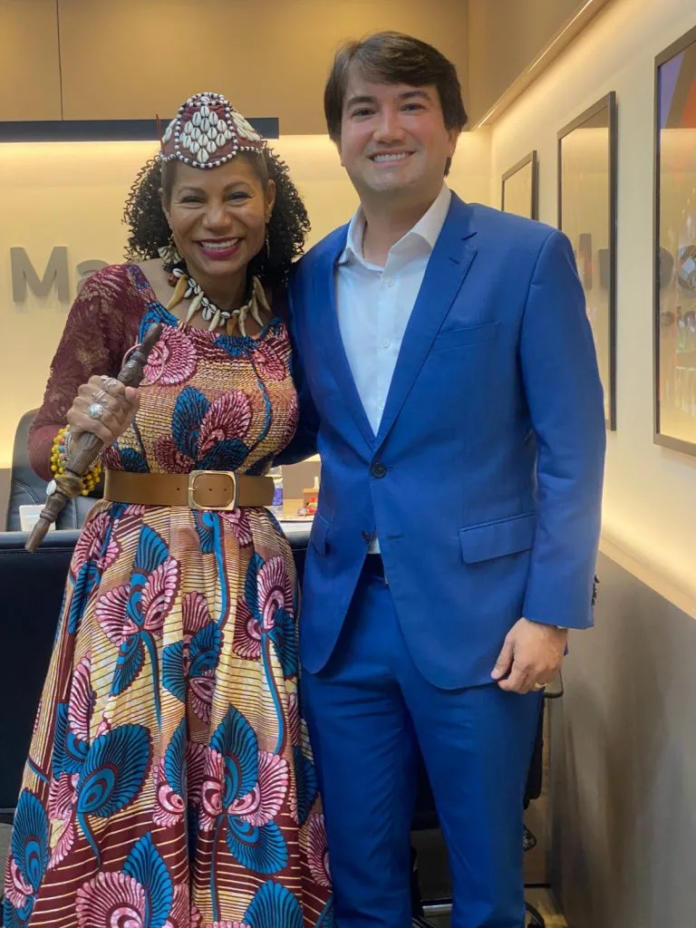 Rainha Diambi da República Democrática do Congo visita Manaus