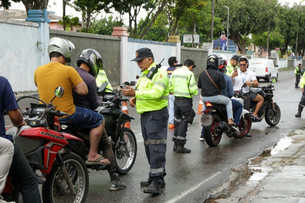 Instituto Municipal de Mobilidade Urbana (IMMU), realizou, nesta segunda-feira, 15/12, a operação “Trânsito Seguro” em Manaus