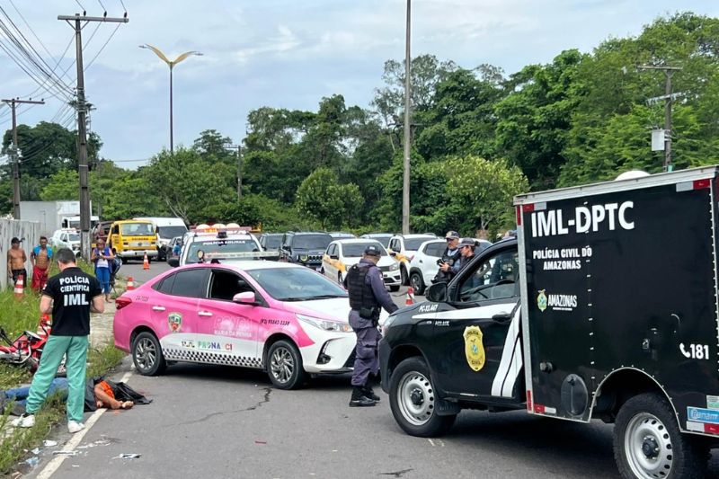 Pai morre e filha fica ferida após colisão entre motocicleta e carreta em Manaus Acidente de motocicleta em Manaus
