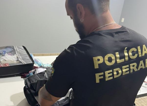 Casal colombiano é preso ao embarcar com cocaína em voo de Tabatinga para Manaus colombianos presos com cocaína em Tabatinga