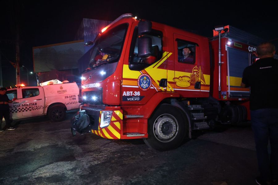 Criança de 2 anos morre em incêndio dentro de casa em Manaus Casa incendiada no bairro Novo Aleixo, em Manaus, onde criança morreu