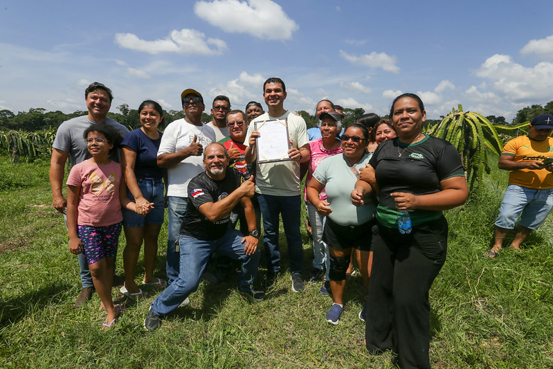 Assinatura de serviço para asfaltamento e infraestrutura no Ramal Água Branca, na Zona Rural de Manaus 