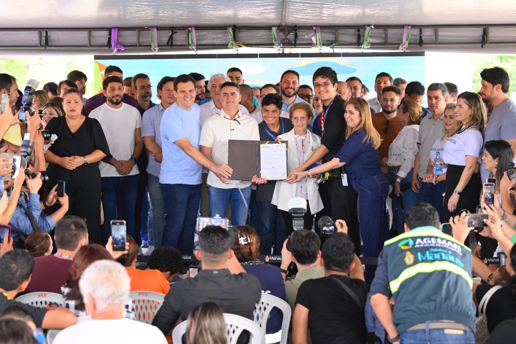Prefeito David Almeida assina ordem de serviço para a construção da Fundação Municipal do Autismo em Manaus.
