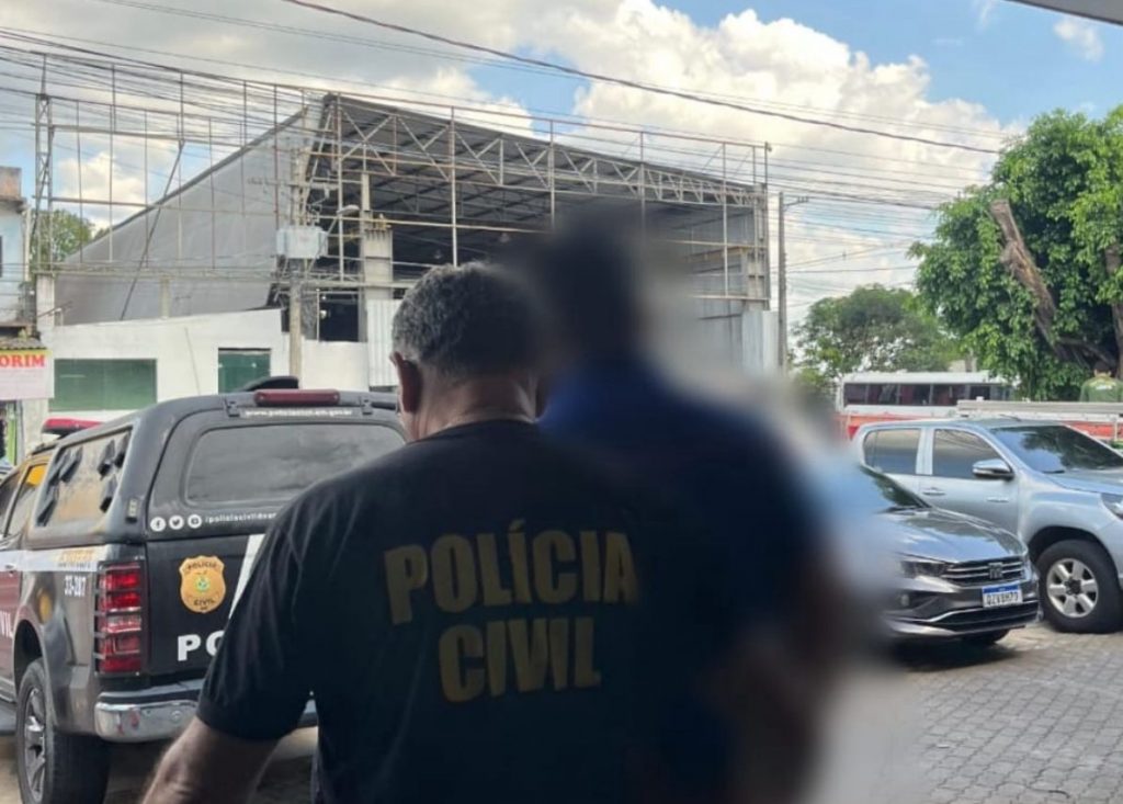 Homem é preso em Manaus por perseguir e ameaçar ex-companheira por mensagens via Pix Homem de 42 anos preso por perseguir e ameaçar ex-companheira em Manaus