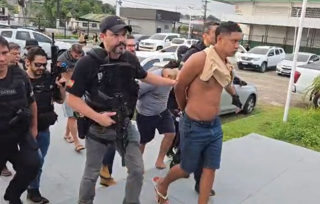 VÍDEO: Suspeitos de executar “Xuruca” em Florianópolis são presos em Manaus Polícia prende suspeitos de envolvimento na execução de Xuruca do Japiim em Florianópolis