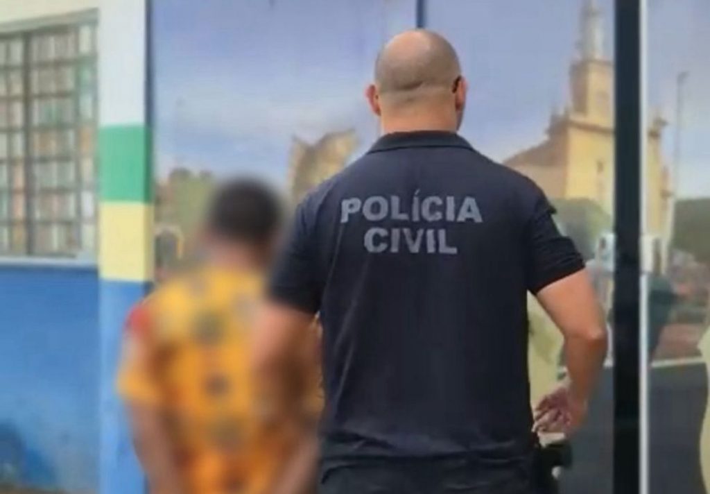 Homem é preso por estuprar e torturar “esposa” de 15 anos no interior do AM Polícia Civil do Amazonas prende homem acusado de estupro e tortura de adolescente em Lábrea.
