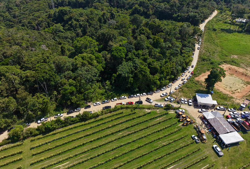 Assinatura de serviço para asfaltamento e infraestrutura no Ramal Água Branca, na Zona Rural de Manaus 