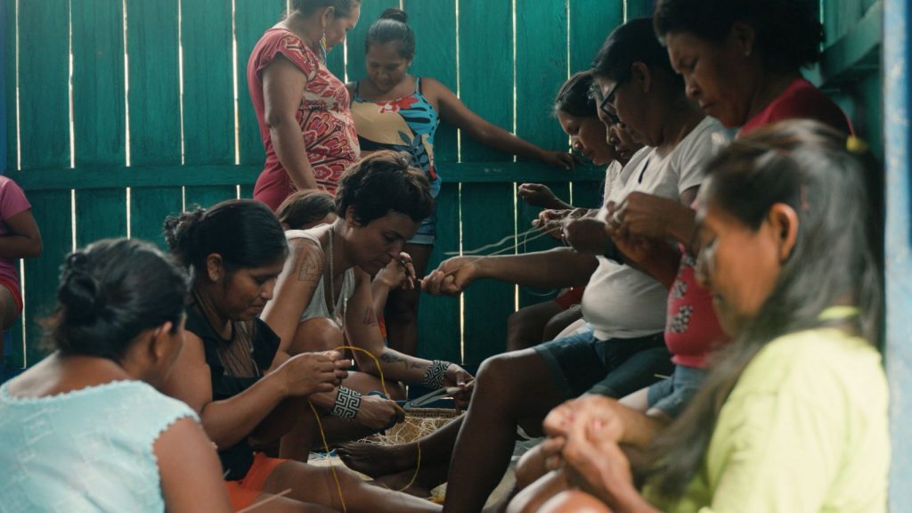 Tucum, o primeiro marketplace indígena do Brasil, que completa 12 anos em 2025 conectando a arte indígena diretamente ao mercado